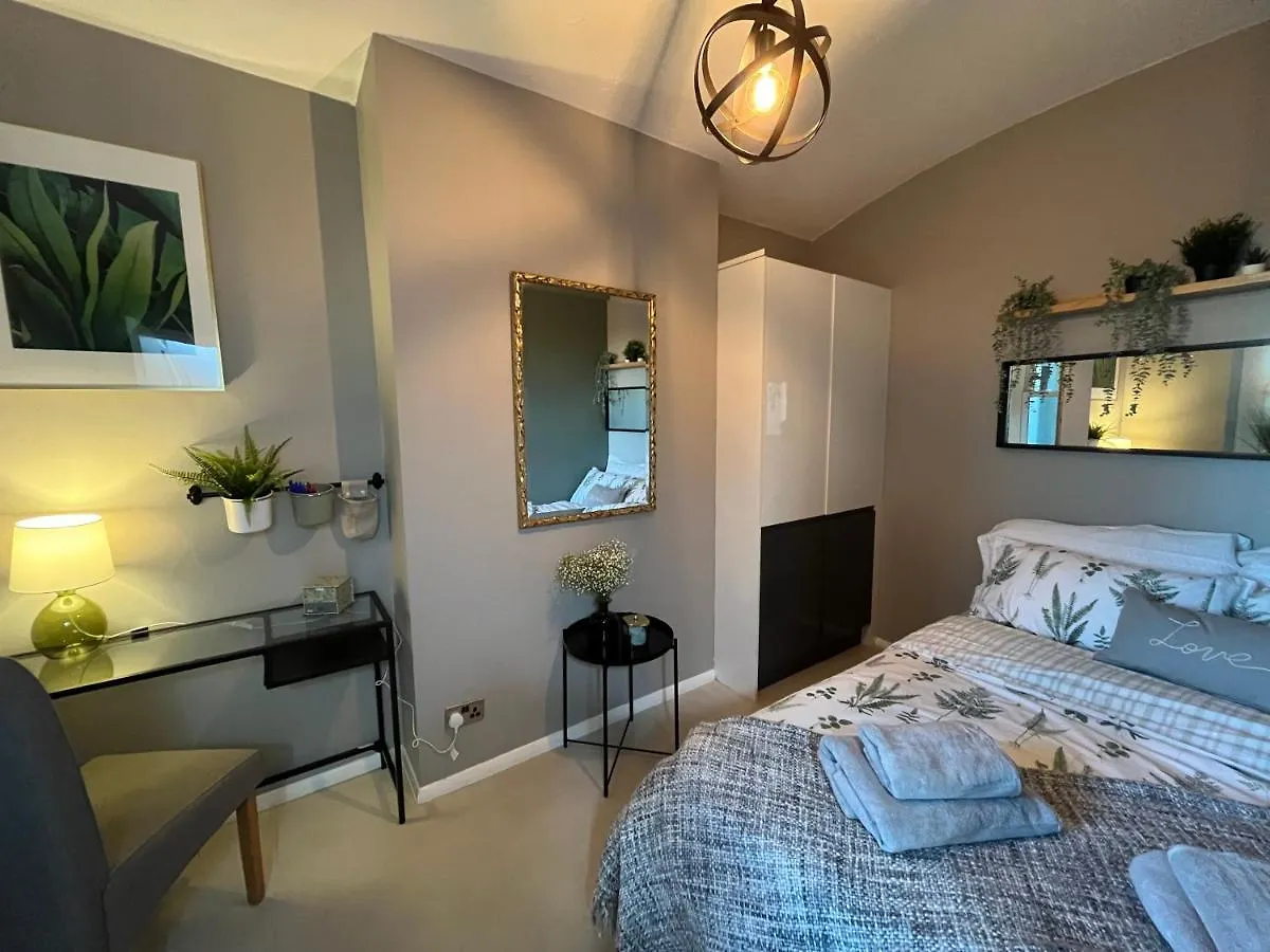 Brighton, Bn1, Short And Long Let, 3 Sleeps, 6 Mins Walk From Train Station Apartment